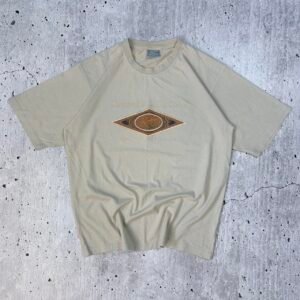 Vintage Souvenir Graphic T-Shirt - Medium