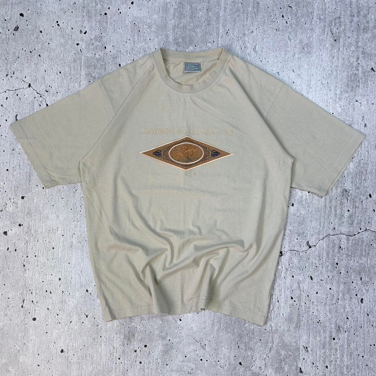 Vintage Souvenir Graphic T-Shirt - Medium